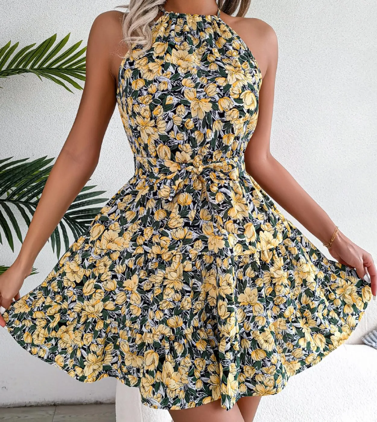 2023 Summer Floral Dress Women Chiffon senza maniche Halter Neck Strap Ruffle Gonna corta Elegante panno da donna alla moda