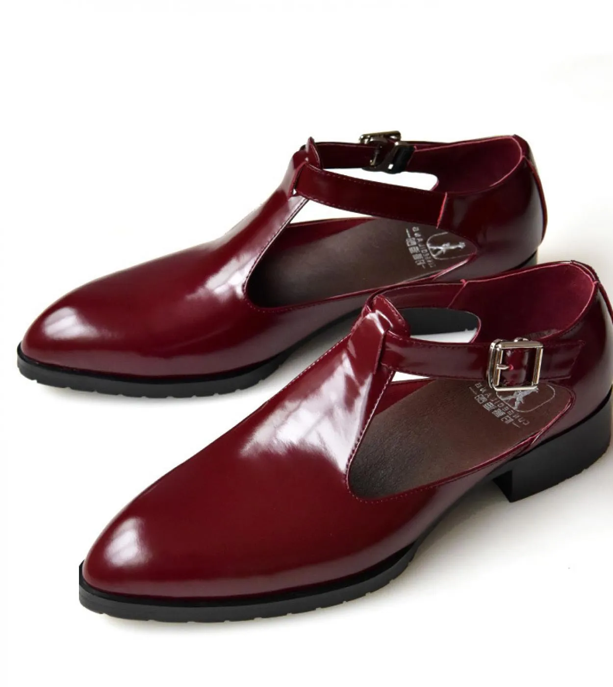 Scarpe eleganti da uomo estive di lusso in vera pelle 2023 Designer Fashion New Hollow Outdoor Business Sandali sociali Scarpe F